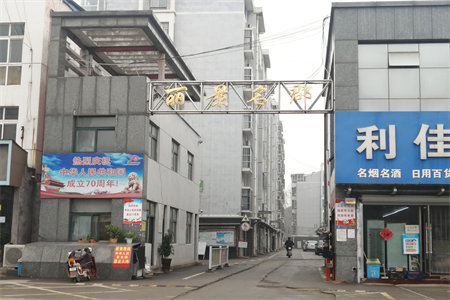 高级中学附近御泉龙庭3室2厅2卫65万137m2简单装修出售